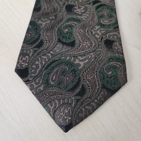 🇨🇵LANVIN Black and Green Paisley Tie - Picture 5 of 8